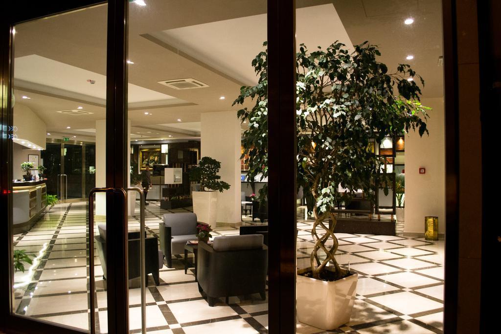 Rondo' Hotel บารี ภายนอก รูปภาพ