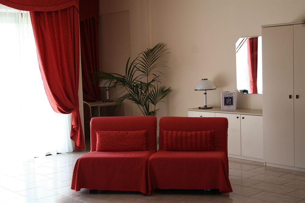 Rondo' Hotel บารี ภายนอก รูปภาพ