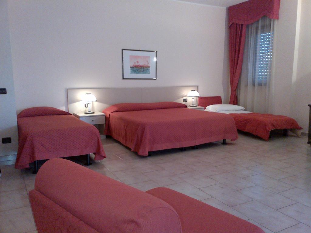 Rondo' Hotel บารี ภายนอก รูปภาพ