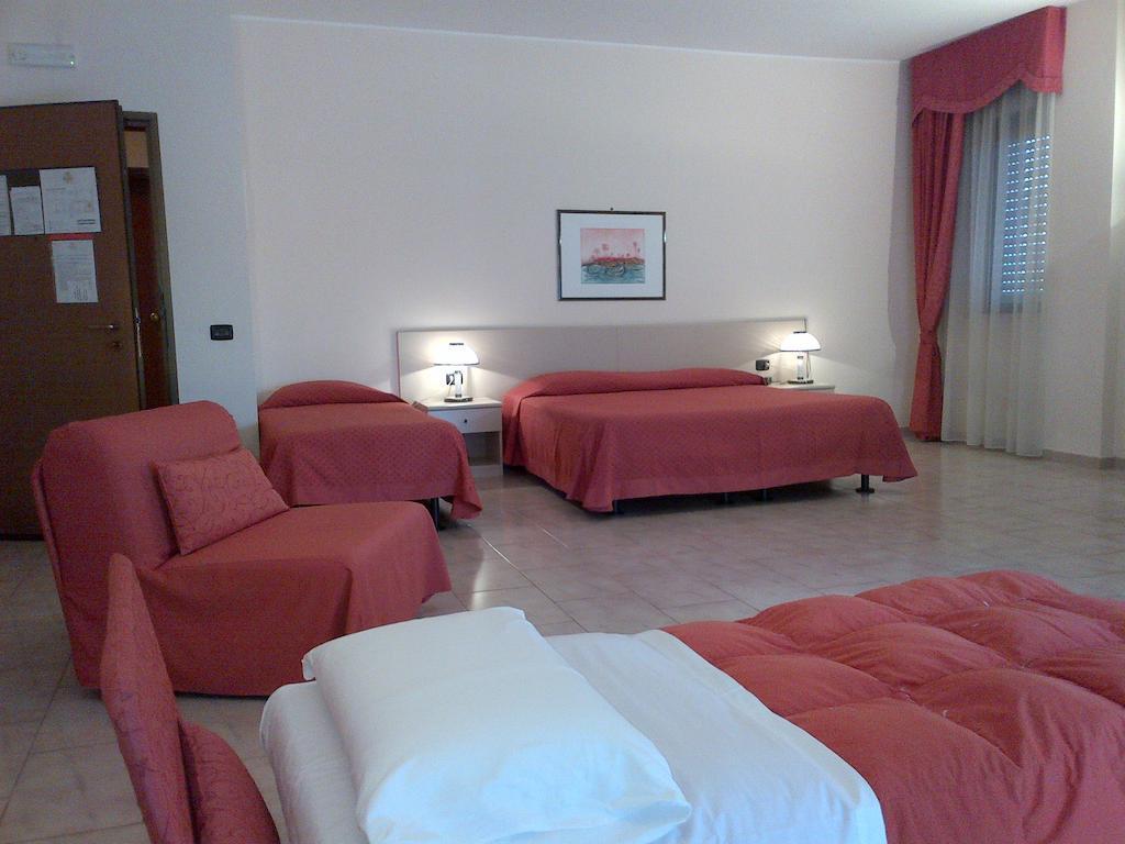 Rondo' Hotel บารี ภายนอก รูปภาพ