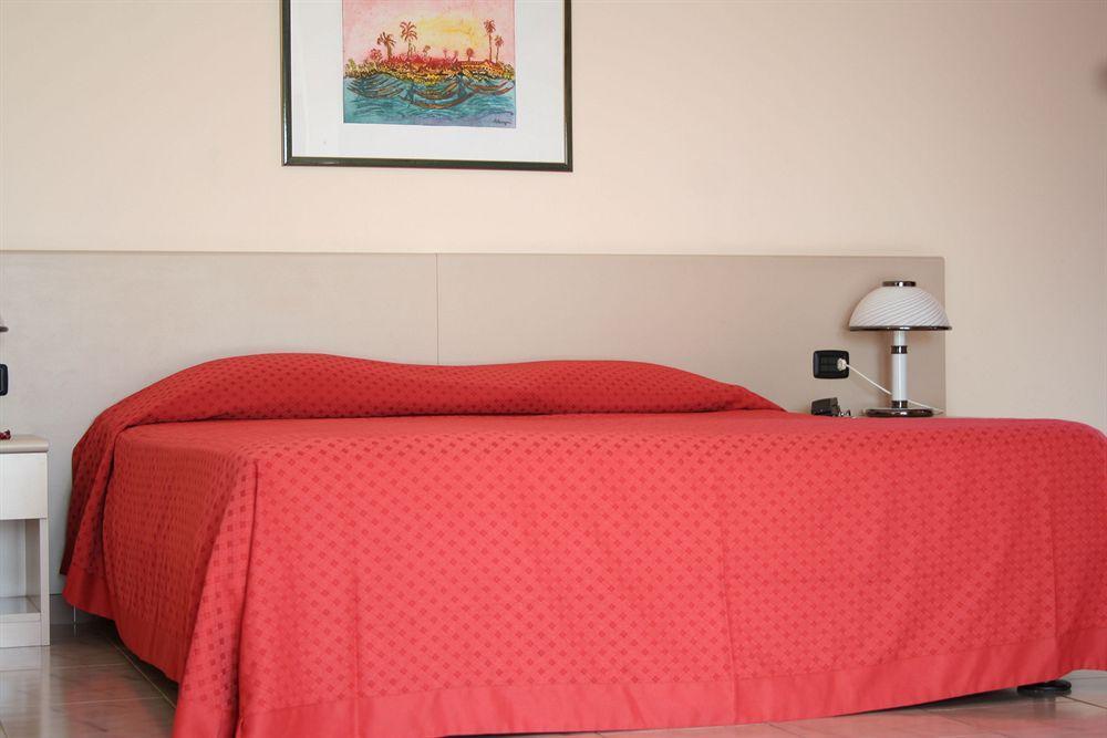 Rondo' Hotel บารี ภายนอก รูปภาพ