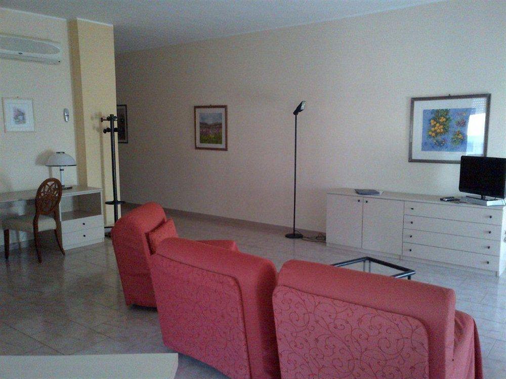 Rondo' Hotel บารี ภายนอก รูปภาพ