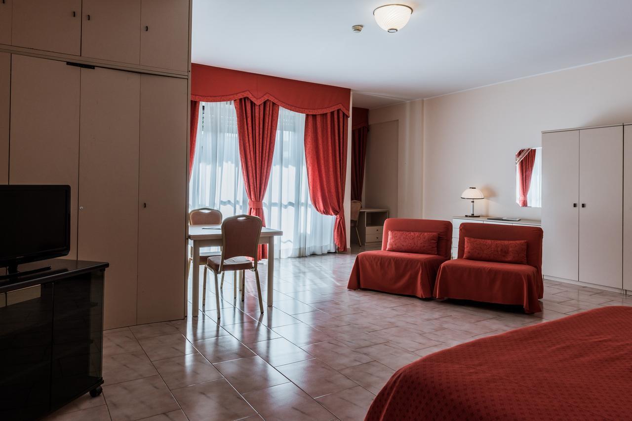 Rondo' Hotel บารี ภายนอก รูปภาพ