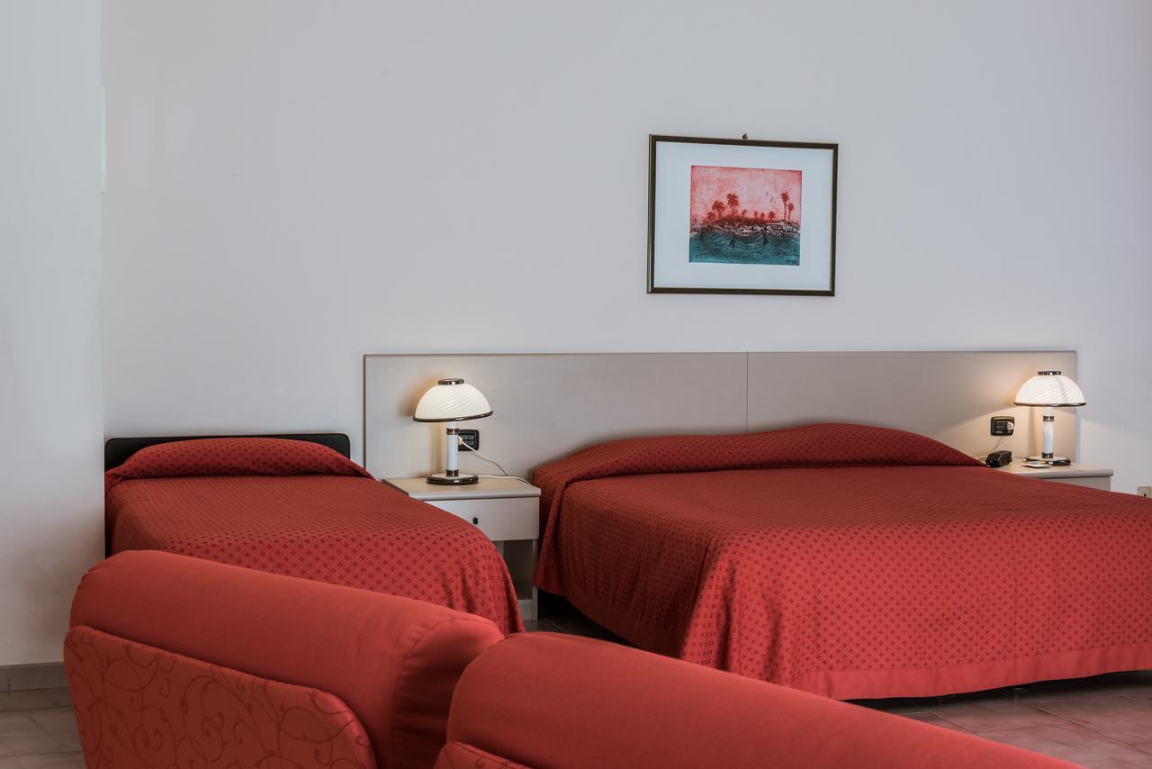 Rondo' Hotel บารี ภายนอก รูปภาพ