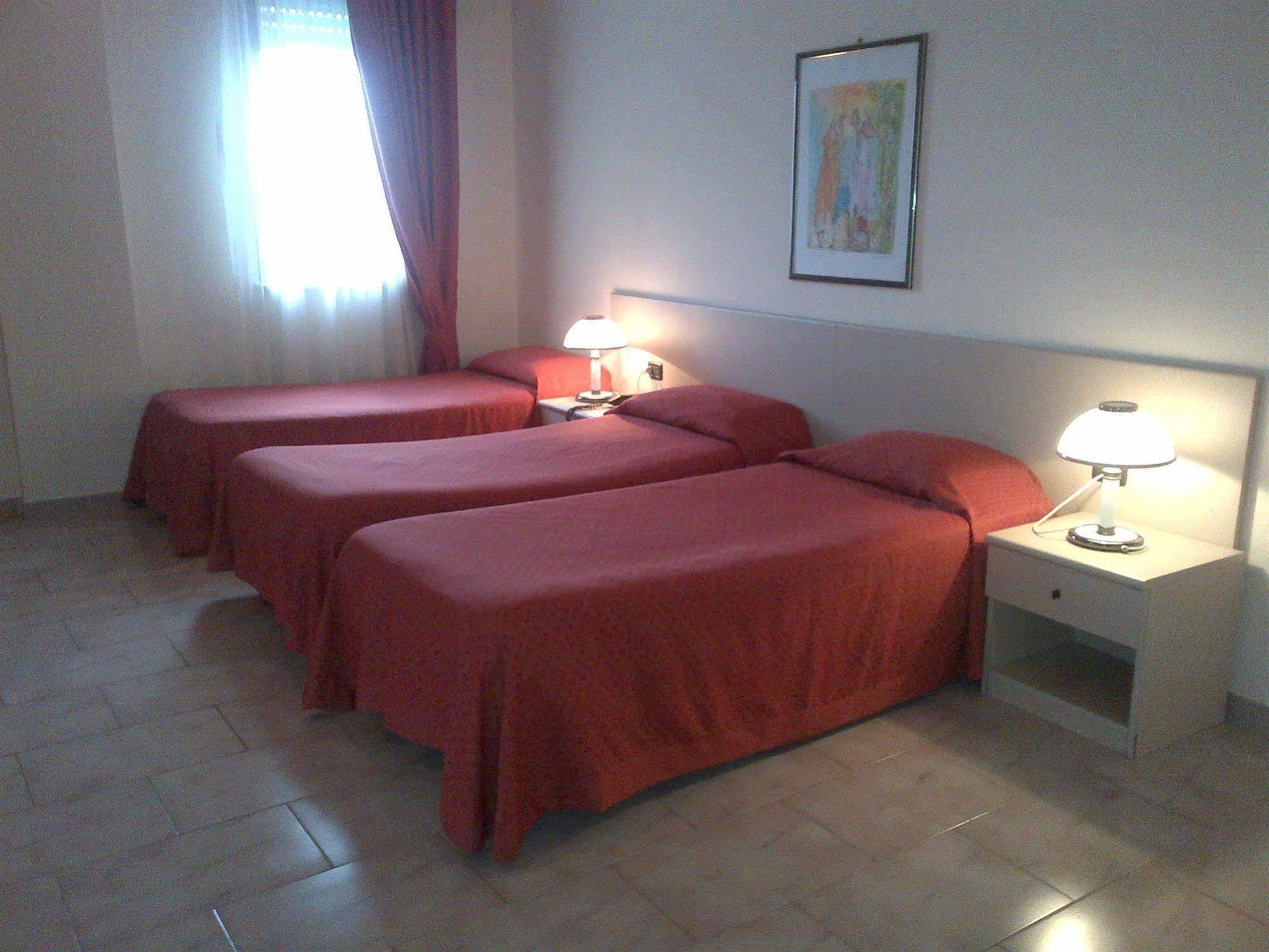 Rondo' Hotel บารี ภายนอก รูปภาพ