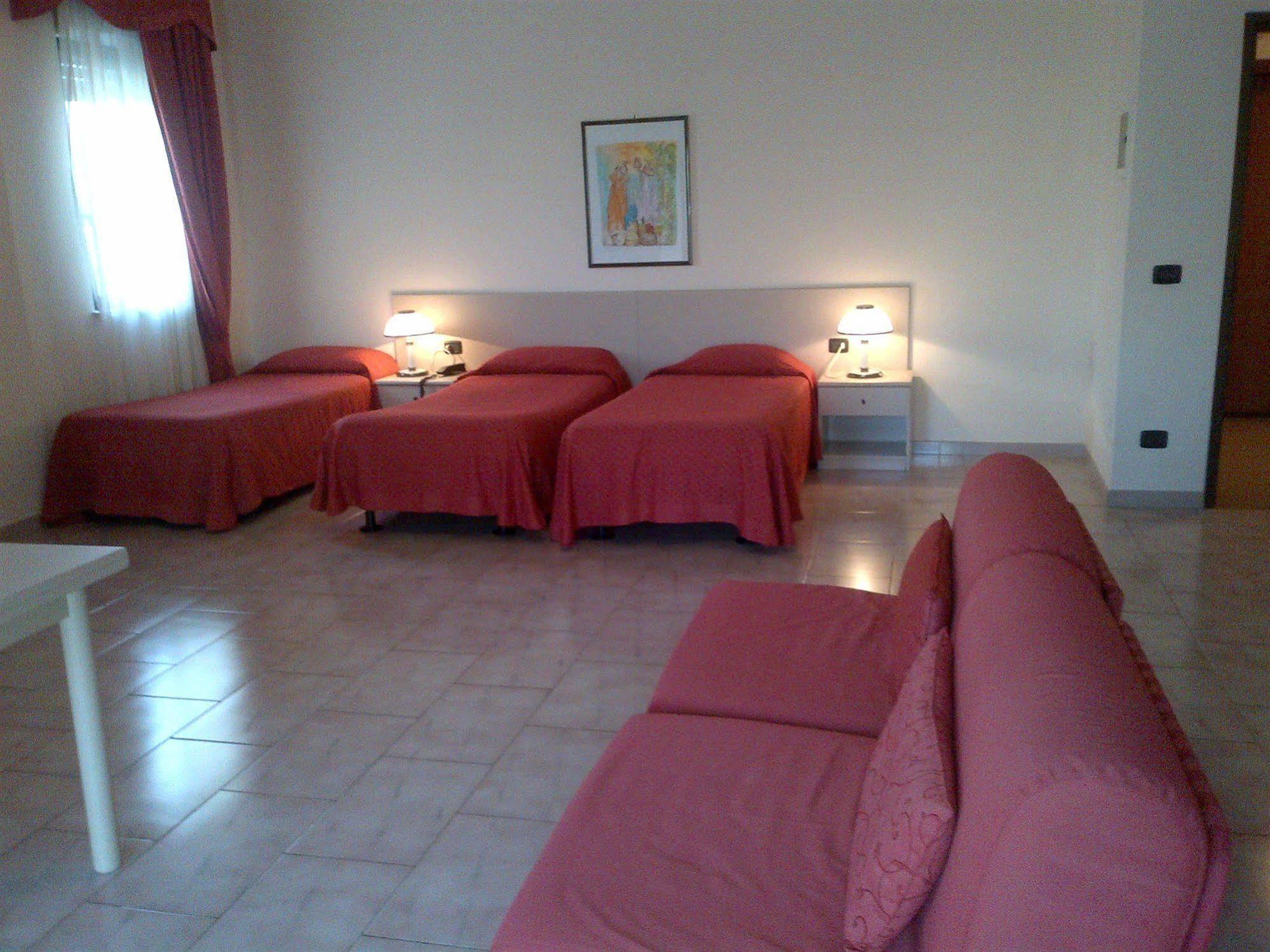 Rondo' Hotel บารี ภายนอก รูปภาพ