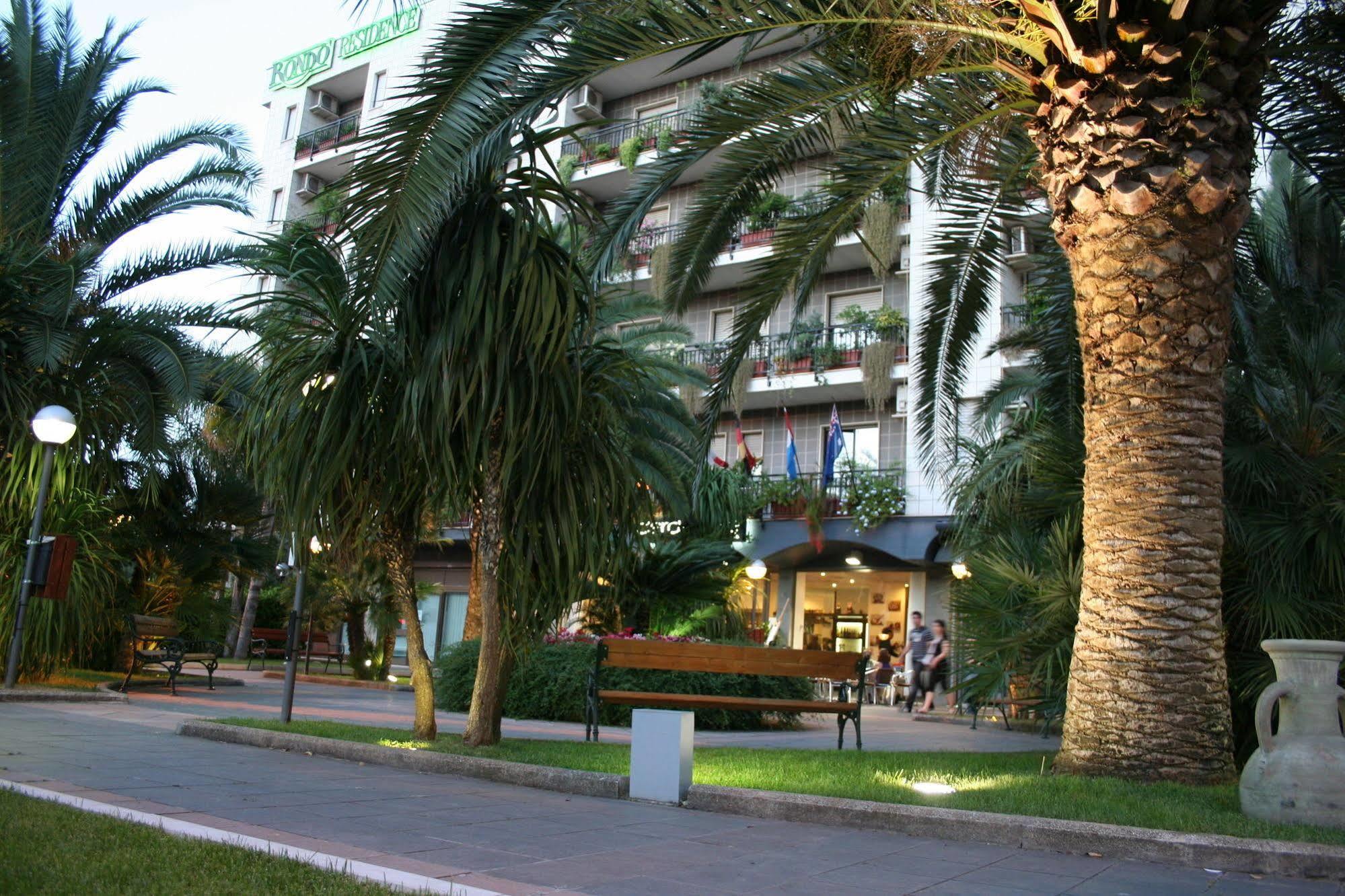 Rondo' Hotel บารี ภายนอก รูปภาพ