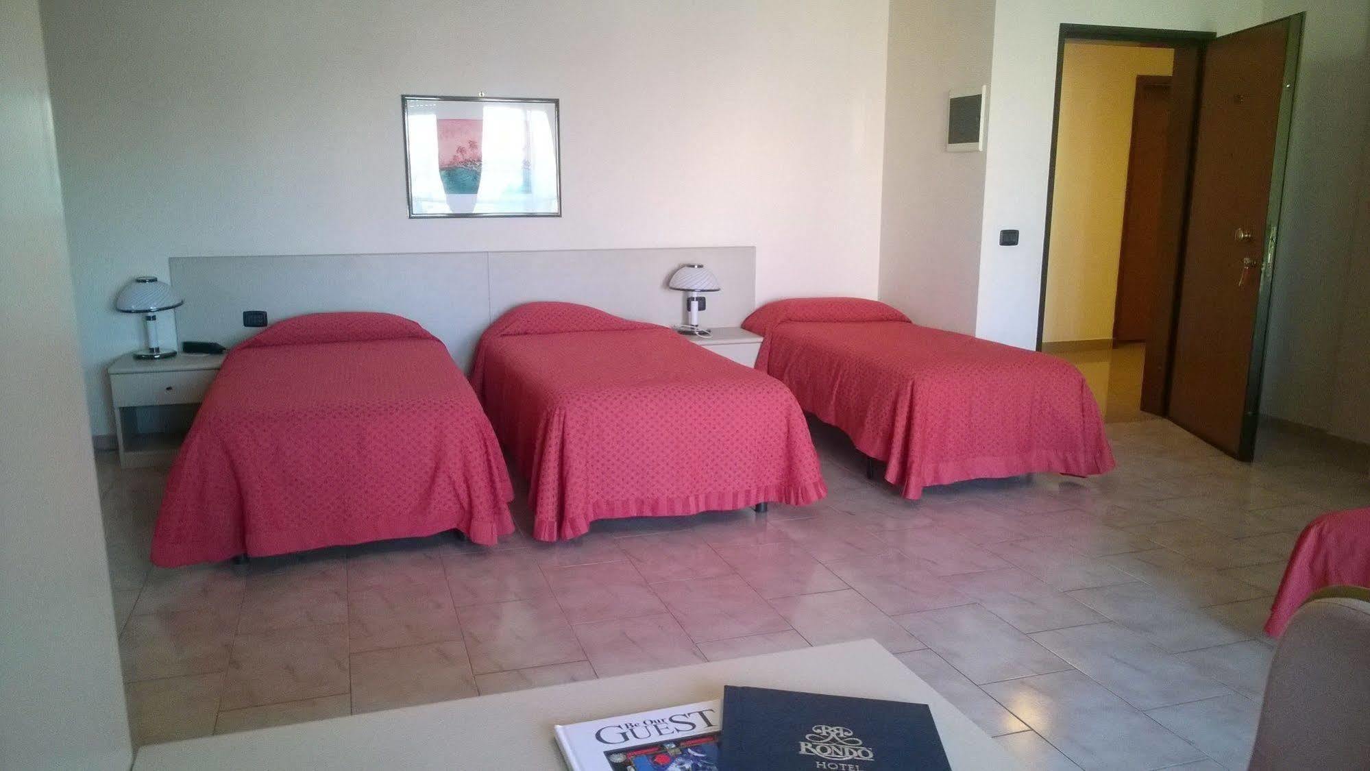 Rondo' Hotel บารี ภายนอก รูปภาพ