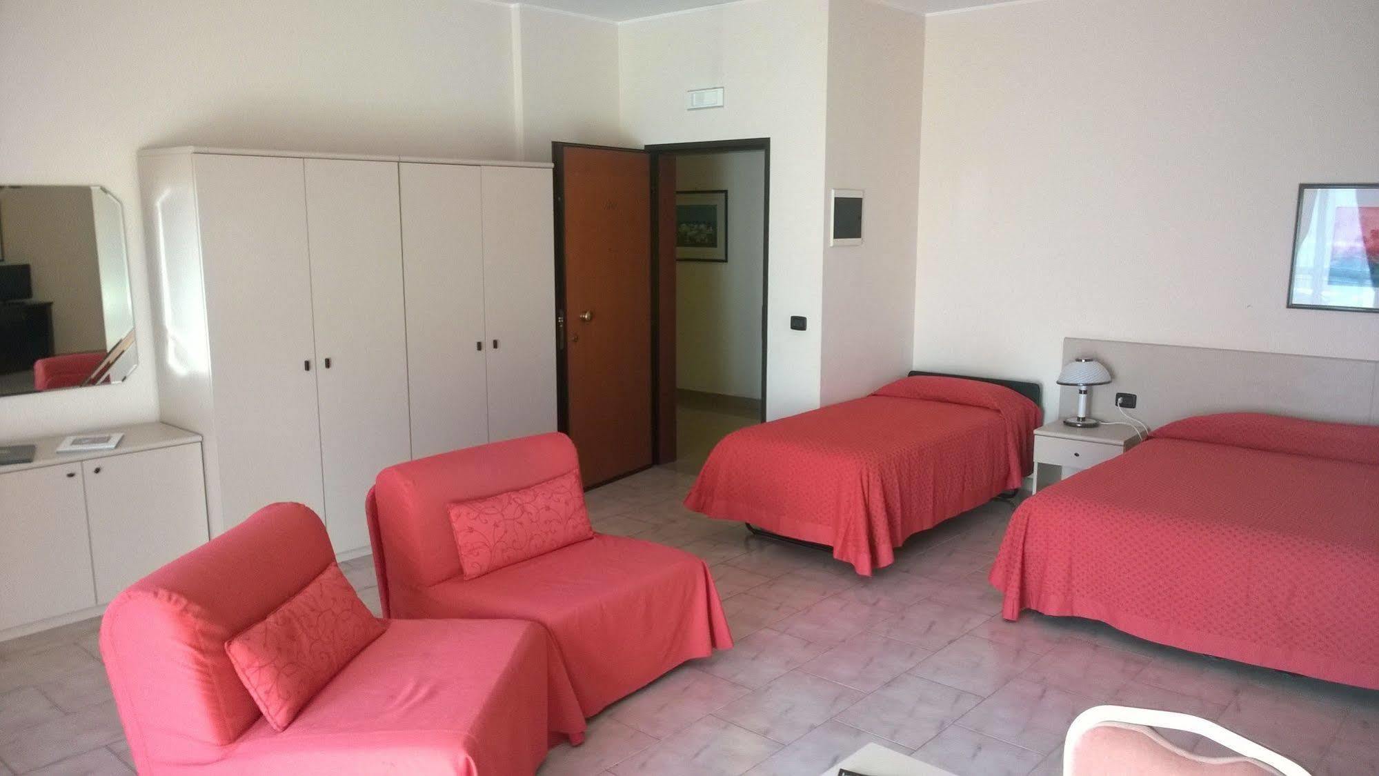 Rondo' Hotel บารี ภายนอก รูปภาพ