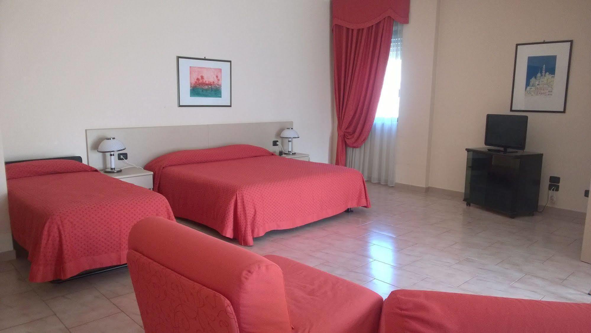 Rondo' Hotel บารี ภายนอก รูปภาพ