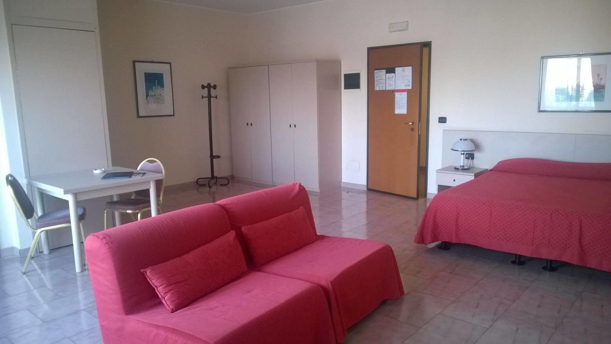 Rondo' Hotel บารี ภายนอก รูปภาพ