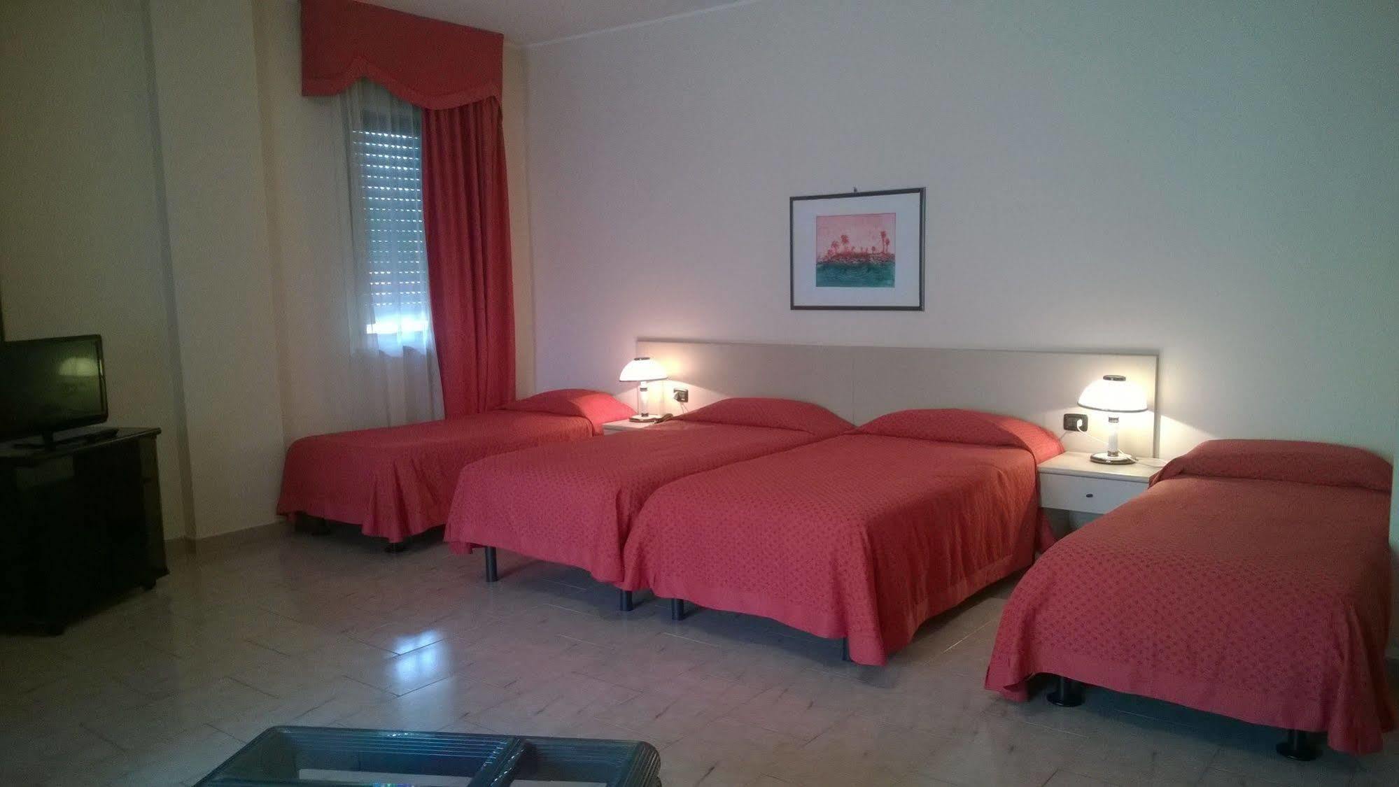 Rondo' Hotel บารี ภายนอก รูปภาพ