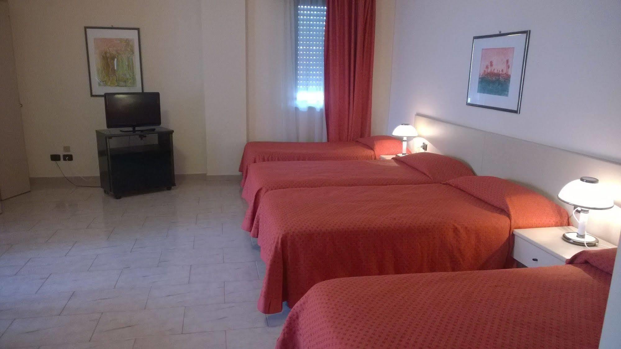 Rondo' Hotel บารี ภายนอก รูปภาพ