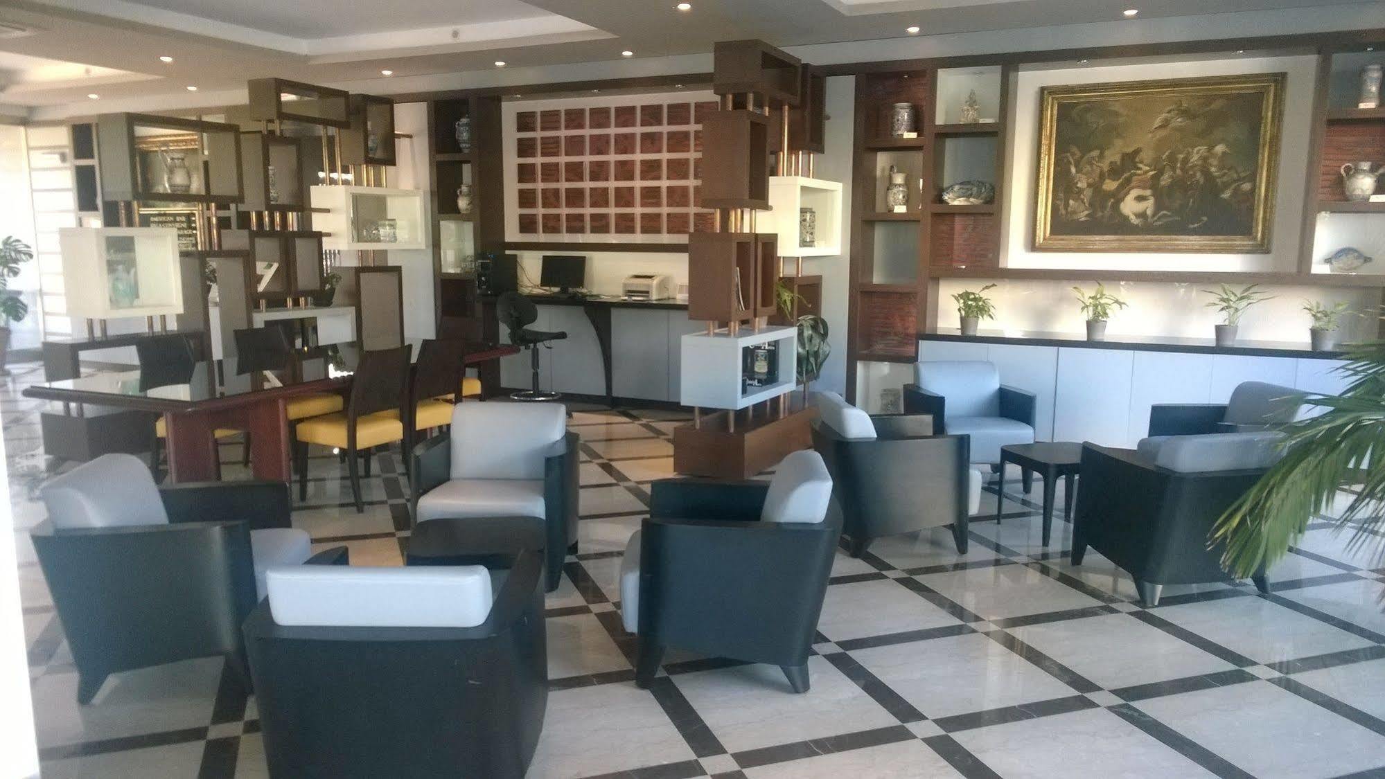 Rondo' Hotel บารี ภายนอก รูปภาพ