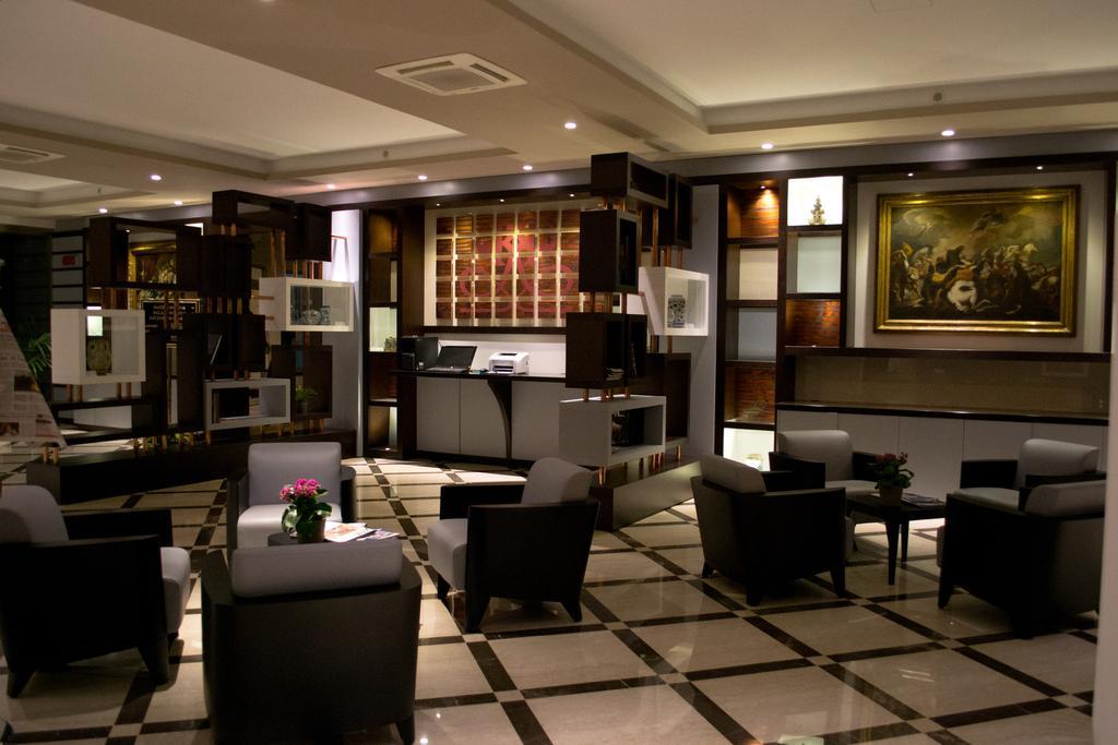 Rondo' Hotel บารี ภายนอก รูปภาพ