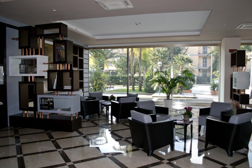 Rondo' Hotel บารี ภายนอก รูปภาพ