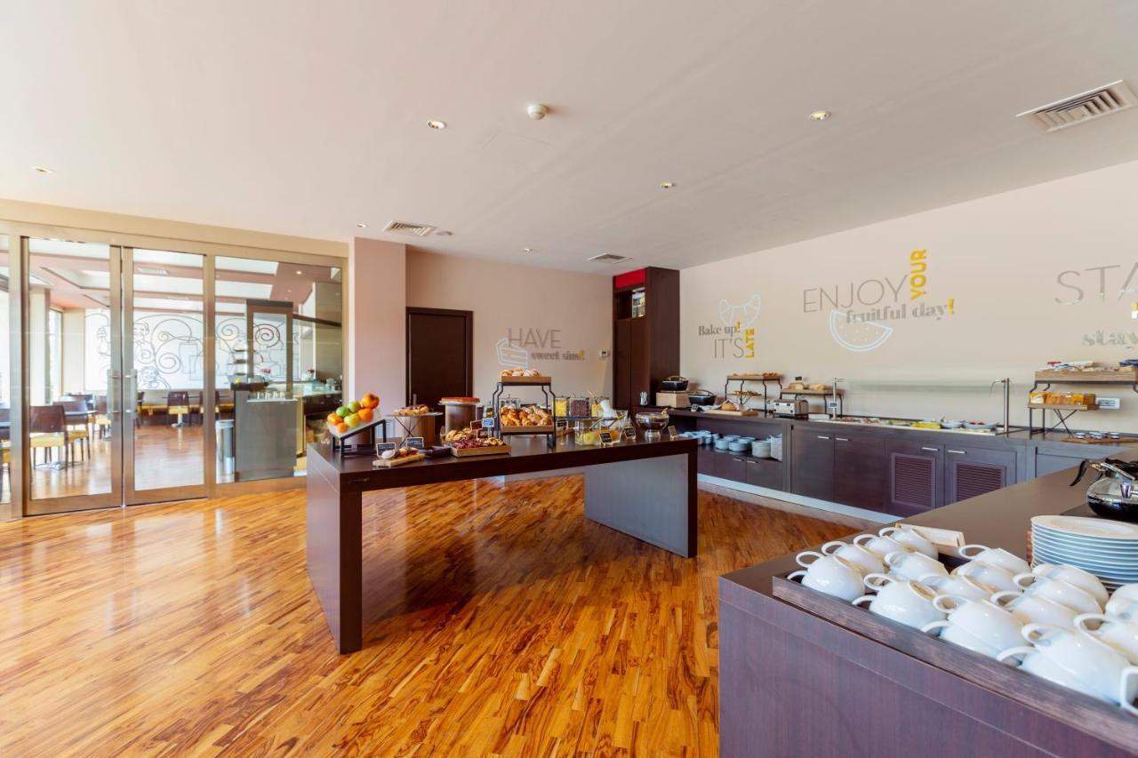 Rondo' Hotel บารี ภายนอก รูปภาพ