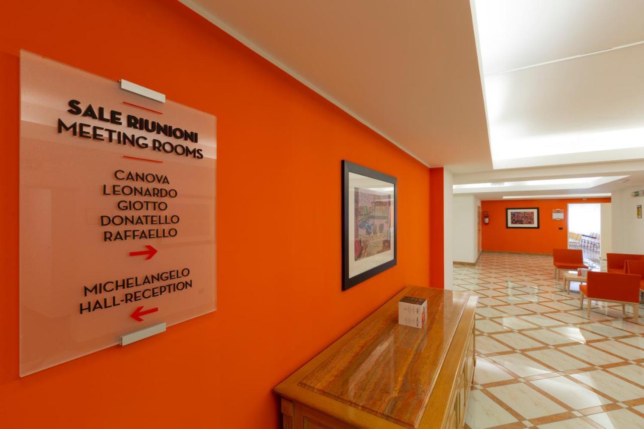 Rondo' Hotel บารี ภายนอก รูปภาพ
