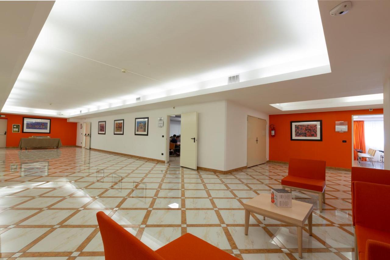 Rondo' Hotel บารี ภายนอก รูปภาพ
